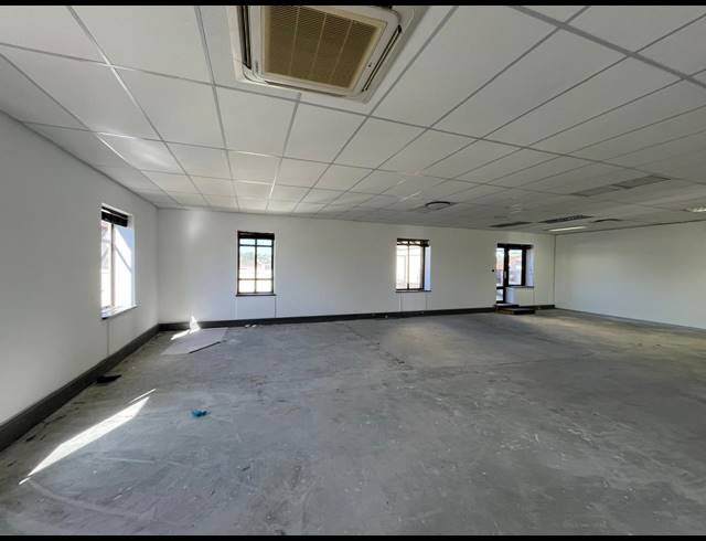 201M² OFFICE TO LET IN FOURWAYS